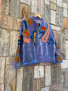 Chaqueta de Mujer en Terciopelo Gris Lavanda con Bordado Suzani, Arte Floral Hecho a Mano, Estilo Boho, Cuello Alto, Manga Larga, Chaqueta de Otoño para Mujer - Product Image 3