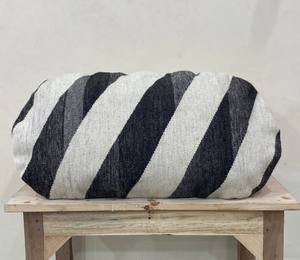 Housse de coussin ovale en laine faite à la main, housse de coussin décorative pour canapé, housse de coussin ovale en laine tissée à la main, décoration bohème pour la maison - Product Image 1