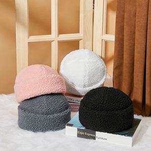 Bonnet d'hiver chaud et respirant en velours extensible (Spandex/Coton) pour homme, imperméable et anti-gel, avec cache-oreilles intégré - Product Image 1
