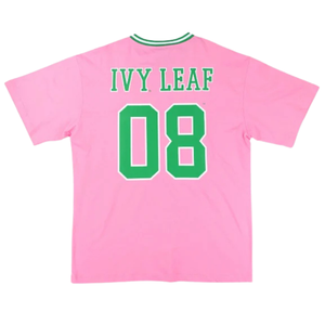 เสื้อยืดคอวีผ้าเชนิลล์ของชมรมนักเรียนหญิง AKA Est. 1908 เสื้อเชิ้ตผ้าฝ้ายผู้หญิงสไตล์ฟุตบอลสีชมพูสีเขียวสีขาวลายใบไอวี่ - Product Image 2