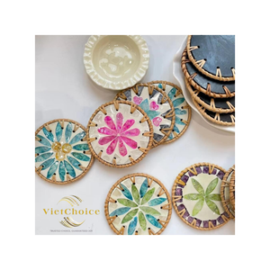 Ensemble de sous-verres en rotin et nacre faits à la main avec support, tapis de tasse écologiques tissés pour la décoration de la maison, des hôtels et des restaurants, vente en gros - Product Image 1