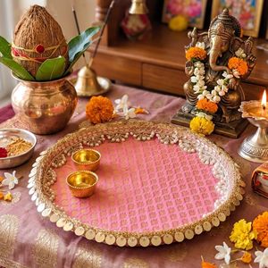 Plato de Puja Decorativo de Acero Recubierto de Brocado de Diseño para el Festival Raksha Bandhan, Regalo para el Festival Aarti Thali - Product Image 6