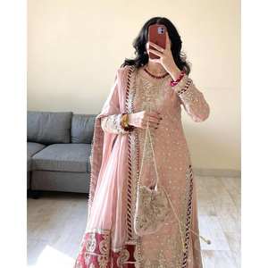 Ensemble haut-bas et dupatta XL de créateur avec motif rivet et bordure en dentelle fantaisie - Product Image 5