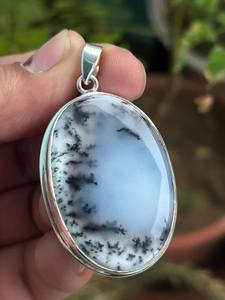 Colgante de ópalo dendrítico hecho a mano, piedra preciosa ovalada, plata de ley 925, joyería minimalista con piedras preciosas para mujer, joyería fina. - Product Image 5