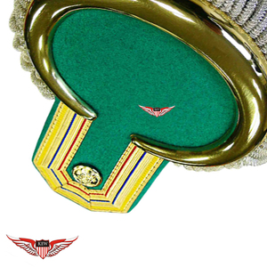 Epaulettes de Tela Roja y Flecos de Hilo Dorado, Bordados a Mano, Ecológicos, Estilo Napoleónico, Personalizables, Vintage Francés, para Desfiles y Ceremonias - Product Image 2