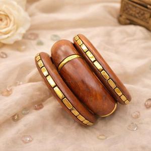 Pulseras de Madera Hechas a Mano de Alta Calidad con Tachuelas de Latón, Brazalete Ancho, Joyería Étnica de Moda, Proveedor Mayorista para Compradores Globales - Product Image 2