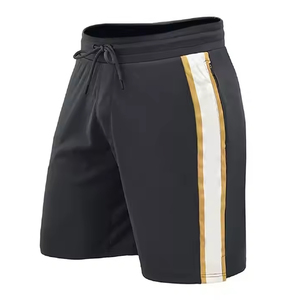 Shorts de boxe unisexe noirs avec ceinture rouge, logo extensible sur le devant, séchage rapide, polyester et coton, ajustés, durables, personnalisables pour arts martiaux - Product Image 1