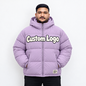 Blouson matelassé à capuche personnalisé avec logo, unisexe, hiver, fermeture éclair intégrale, respirant, écologique, coupe-vent, streetwear, coupe ample, violet, isolé - Product Image 1
