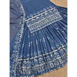 Conjunto de Ropa India y Pakistaní de Lujo con Bordado de Lentejuelas, Top Sharara y Dupatta - Product Image 1