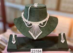 Conjunto de Collar con Cadena en Forma de V con Acabado Dorado, con Pendientes y Anillo a Juego |   Elegante Conjunto de Joyería para Uso Diario 23181 - Product Image 3