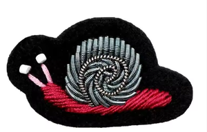 คอลเลกชันเข็มกลัดปักด้วยมือด้วยด้ายทองหรูหรา - แพทช์ลายแคคตัส ผึ้ง และหอยทากแบบสามมิติ ด้วยด้ายโลหะ - Product Image 2