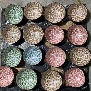 Tazón de Cáscara de Coco Ecológico Pulido de Alta Calidad con Mosaico de Concha de Perla Premium, Diseño Floral, Artesanía Decorativa Vintage - Product Image 2