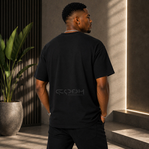 Camiseta de Manga Corta para Hombre Cosh International Negra con Diseño de Letra B con Pedrería, Corte Regular, Cuello Redondo, Estilo Casual - Product Image 4