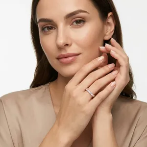 Bague de luxe élégante en or rose, or blanc, or jaune avec diamant de laboratoire taille brillant pour fiançailles, mariage, anniversaire ou soirée - Product Image 1