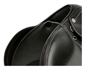 Silla de montar inglesa de cuero negro para doma y salto, con contacto estrecho, herrajes de latón y logotipo personalizado - Product Image 3