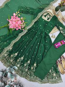 Ensemble Anarkali brodé vert avec dupatta, tenue traditionnelle indienne et pakistanaise pour femme, coupe ample, longueur au sol, en soie, idéal pour les mariages - Product Image 4