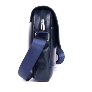 Sac à bandoulière élégant bleu marine Lagarto Arrival, léger et tendance, disponible à la vente, fourni par un fournisseur indien. - Product Image 2