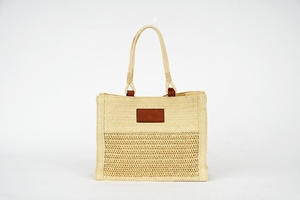 Bolso de hombro de hilo natural hecho a mano de primera calidad, con detalles de cuero a la moda, para el uso diario y viajes de las mujeres. - Product Image 2