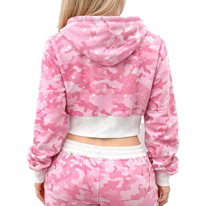 Sudadera con capucha corta rosa camuflaje al por mayor para mujer, de algodón polar 380GSM, con pedrería personalizada, estilo oversize, streetwear, corte crop - Product Image 3