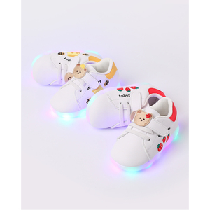 รองเท้าผ้าใบเด็ก OZKIZ LED พร้อมปุ่มกด สไตล์เกาหลี สำหรับเด็กอายุ 2-6 ปี ขายส่งสำหรับฤดูใบไม้ผลิ/ฤดูใบไม้ร่วง - Product Image 1