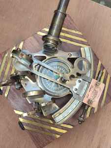 Sextante Náutico de Latón |   Herramienta de Navegación Marina de Metal Pulido con Relieve de Imitación Antigua |   Decoración de Estilo Herencia Personalizada - Product Image 6