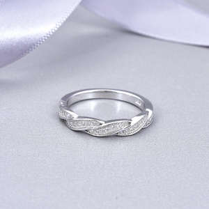 แหวนเงินแท้ 925 ประดับเพชรซิคอน ดีไซน์เกลียว แหวนหมั้น แหวนแต่งงานครึ่งวง หรูหรา ประดับเพชรแบบหนามเตย ทันสมัย สำหรับวันครบรอบ - Product Image 5