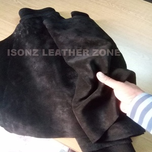 Cuir de vachette noir en suède pour la fabrication de chaussures, doublures, semelles intérieures, sacs, ceintures, portefeuilles, vêtements, gants et produits personnalisés - Product Image 3