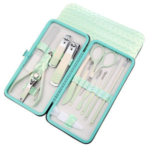 Kit de Belleza Profesional Todo en Uno, Set de Manicura y Pedicura de 20 Piezas, Cortaúñas 4 en 1, Herramientas de Acero Inoxidable con Acabado Arcoíris, Bolsa - Product Image 3