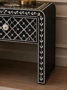 Table de chevet artisanale en os incrusté, table de nuit géométrique noire, table d'appoint cascade - Product Image 5