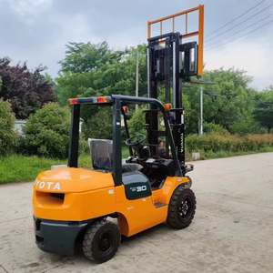 Montacargas Diésel Japonés Usado 7FD30 de 3/5/7 Toneladas con Desplazador Lateral Hidráulico y Mástil de Dos/Tres Etapas - Product Image 1