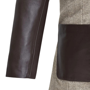 Blazer de mezcla de lana para hombre Leather Cult, con mangas de cuero marrón, solapa y botonadura sencilla. - Product Image 4