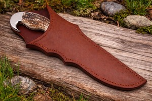 Couteau de chasse en acier inoxydable à pointe tombante, lame droite avec manche et traverses en bois de cerf courbé - Product Image 3