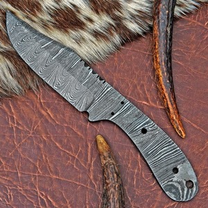 Couteau Bowie à pointe clip en acier Damas, manche pleine longueur, 12,5 pouces - Acier forgé à la main, pour la chasse et le camping, fait à la main par un forgeron - Product Image 5