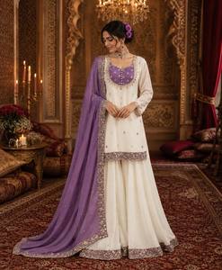 ชุดชาราร่าปักลายสีขาว พร้อมผ้าคลุมไหล่สีม่วง ชุดแต่งงานแบบดั้งเดิมสำหรับผู้หญิง ซัลวาร์ คามีซ ผ้าไหมทรงหลวม - Product Image 1