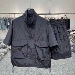 Veste demi-zippée grise à manches courtes pour homme avec poches latérales, légère, respirante, tenue décontractée d'été, design uni, coupe ample - Product Image 4