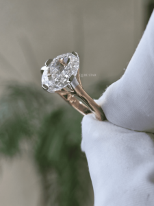 Anillo de Compromiso de Lujo con Diamante Ovalado Cultivado en Laboratorio, Certificado IGI, 2.55ct, Oro Blanco de 14K, Banda Trenzada, Corte Solitario, para Mujer - Product Image 2