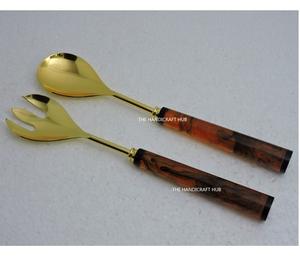 Cuillère à salade en métal avec manche en résine, nouveau design, pour servir la salade, ensemble d'ustensiles en métal au nouveau look, prix de gros - Product Image 1