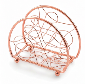 Porte-serviettes en métal fait main avec finition or rose, parfait pour une présentation élégante de papier de soie dans la maison et la décoration de table d'événements. - Product Image 1