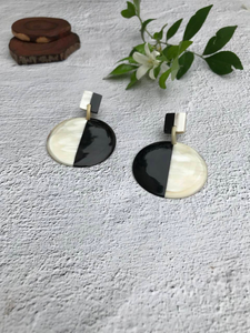 Modernos Pendientes Colgantes de Cuerno de Búfalo Hechos a Mano, Ecológicos, con Forma Personalizable, para Mujer, Ideales para Bodas y Empresas - Product Image 2