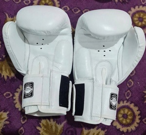 Gants de boxe pour sparring jumeaux, blancs, qualité supérieure, cuir PU léger, fermeture auto-agrippante, entraînement MMA Muaythai - Product Image 3
