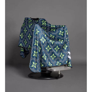 ผ้าคลุมตัดผมแบบใช้แล้วทิ้ง ผลิตตามสั่ง เป็นมิตรกับสิ่งแวดล้อม น้ำหนักเบา แห้งเร็ว กันน้ำ พร้อมโลโก้ตามสั่ง - Product Image 2