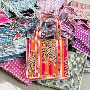 Hermosas Bolsas de Mano Mini Acolchadas de Algodón Estampadas a Mano, Bolsas de Compras Ecológicas de Alta Calidad - Product Image 4