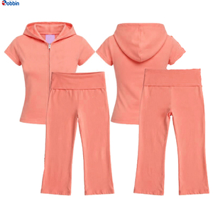 Conjuntos de Mujer Personalizados con Logotipo de Diamantes de Imitación, Ropa Casual de Calle, Chaqueta de Manga Corta de Algodón y Pantalones Capri, Conjunto de 2 Piezas - Product Image 4