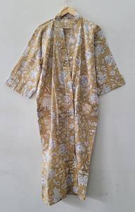 Bata Kimono con Cuello en V, 100% Algodón, Estampado Floral Amarillo Mostaza, Hecha a Mano, Ecológica, Elegante y Artesanal - Product Image 2