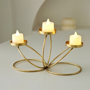 Support de bougie en fer noir avec 5 coupelles en verre, design tressé en croix pour la décoration intérieure - Product Image 6