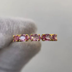 แหวนหมั้นพลอยไพลินสีชมพูอ่อน เงินแท้ 925 ชุบทอง 14K - Product Image 1