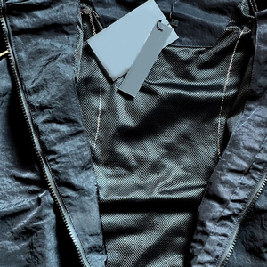 ชุดกันลมไนลอนสีดำขาวแบบริบบิ้น น้ำหนักเบา ทนทาน สวมใส่สบาย ขายดี ผลิตเองได้ - Product Image 5