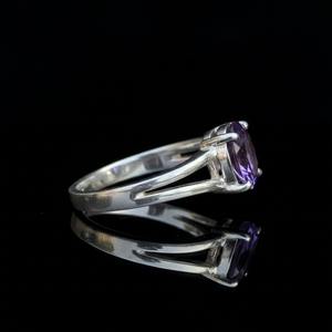 Bague en argent sterling 925 avec améthyste naturelle ovale, double halo, sertissage minimaliste à griffes, certifiée par un tiers, pour mariage, style chrétien - Product Image 4