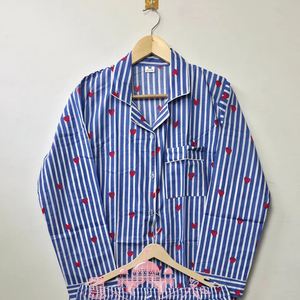 Conjunto de Pijama de Algodón a Rayas Azules y Blancas con Detalles de Corazones Rojos, Transpirable, de Secado Rápido, Elegante, Estampado a Mano, para Primavera/Verano - Product Image 1