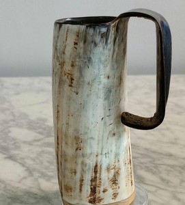 Jarra de Cuerno Vikinga de Alta Calidad 100%, Taza de Vino Tallada Estilo Europeo, Jarra de Cuerno de Búfalo/Vaca con Ágata para Beber Café, Última Tendencia - Product Image 1